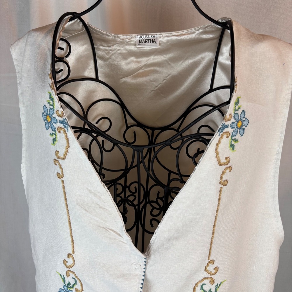 Vintage Floral Cross Stitch Embroidered Wht Linen Vest  Handmade Upcycled  Sz S - Picture 5 of 14